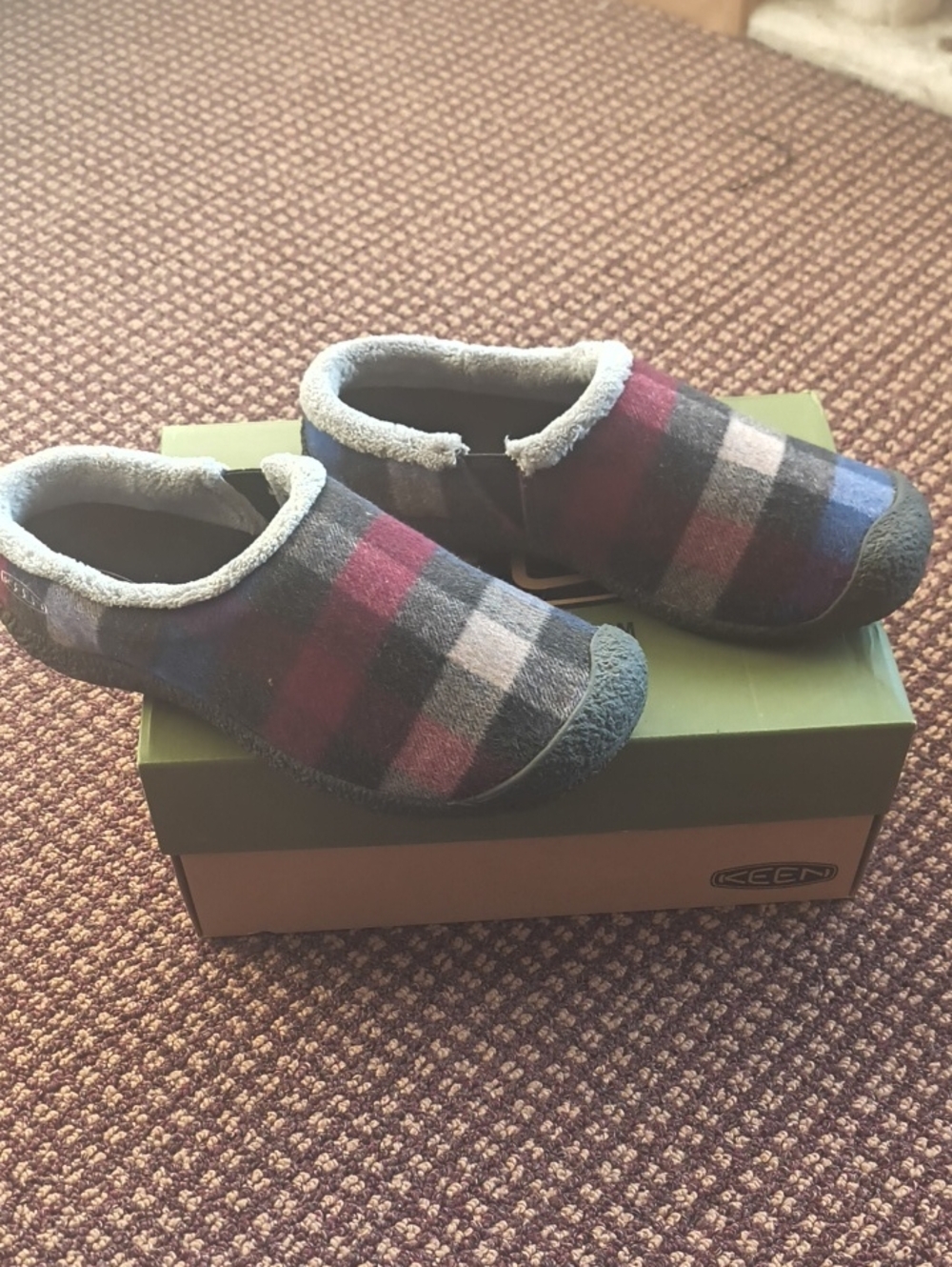 Keen Women's Plaid Slip-On Slippers - Multi-Color plaid, Sz 9 NWT - Picture 2 of 10